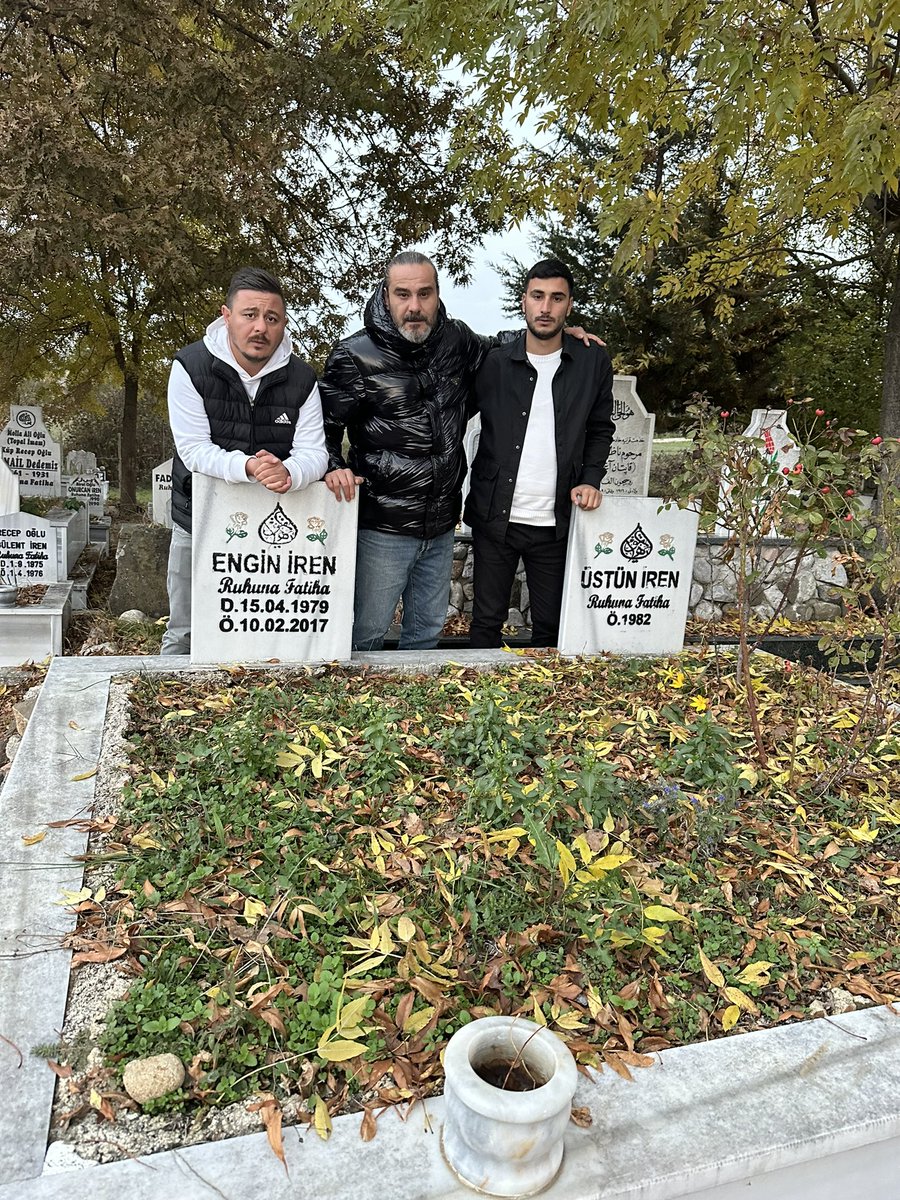 BIRAKTIĞIN KAVGA BÜYÜYOR OMUZLARIMIZDA.
Rabbim tüm ölmüşlerimizin mekanını cennet eylesin.
#ENGİNTATAR