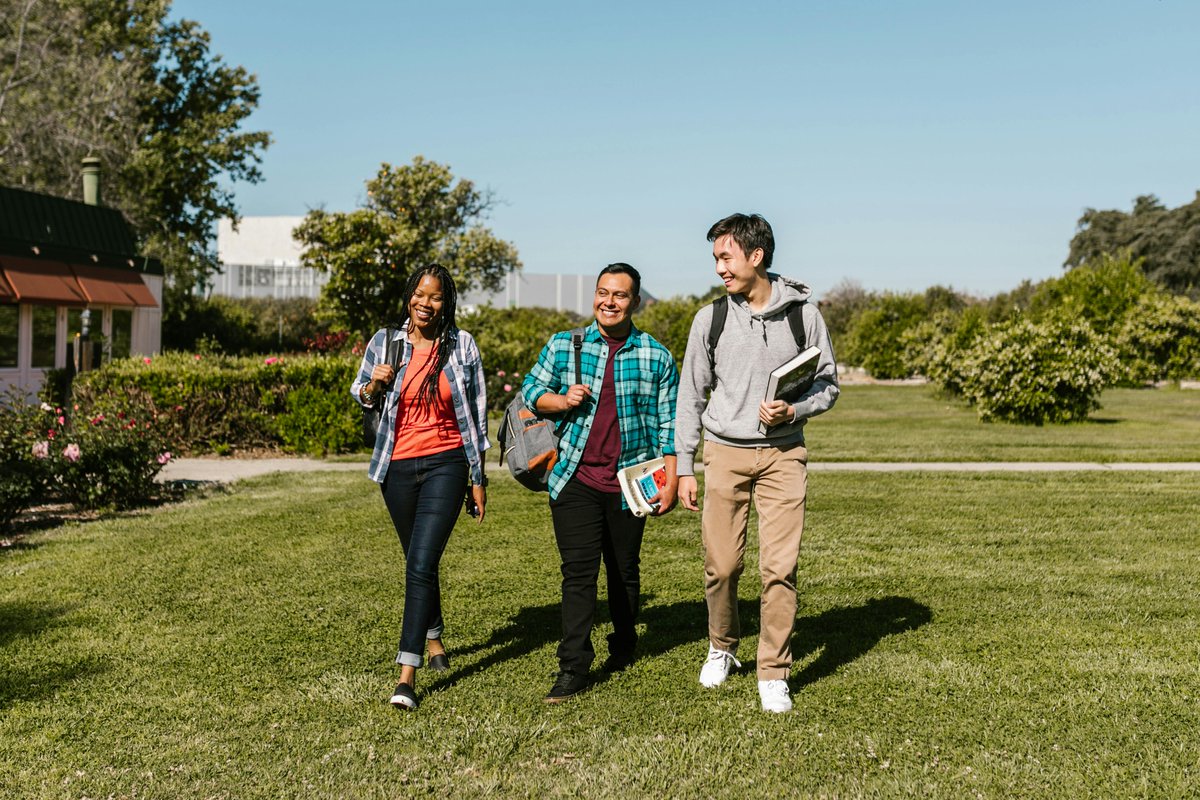CommonApp's tweet photo. 🚀 We’re excited to share our latest research on advancing equitable scholarship access! Through our expanded outreach, we’ve helped  students secure $4.8M+ in scholarships. Read more on how we’re connecting students to more scholarship opportunities: https://t.co/vmCY6uF0Bq https://t.co/BVtpvfZvpt