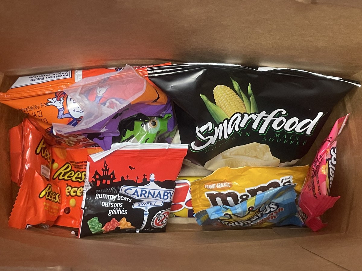 iTOP95's tweet image. Have a scary day 🧡🎃🕷️🕸️🍂🧟‍♀️ #halloween2024 #zombie #selfie #interstellar @UWindsor