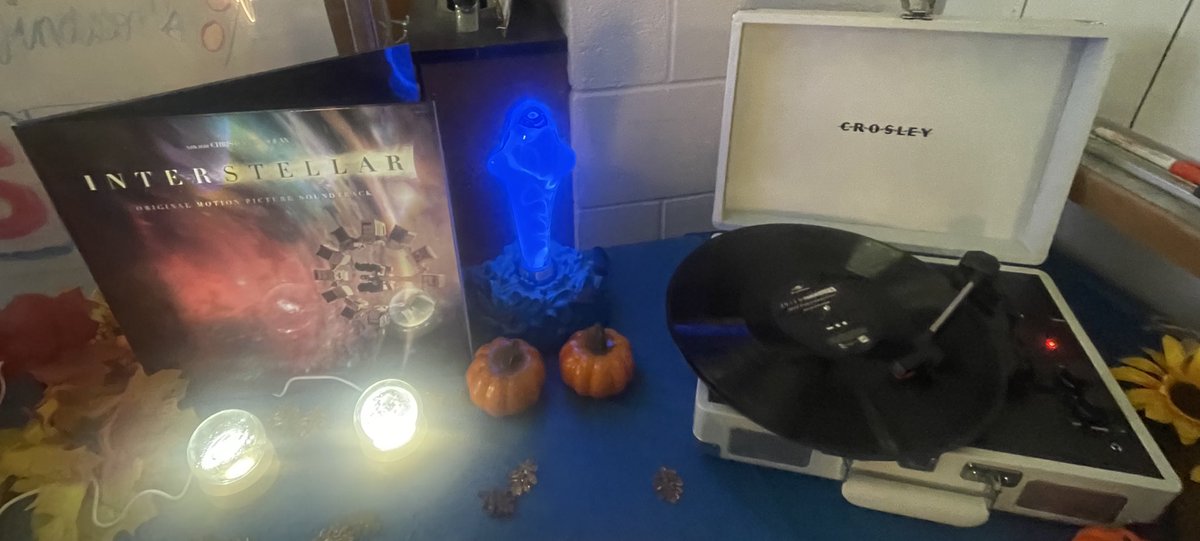 iTOP95's tweet image. Have a scary day 🧡🎃🕷️🕸️🍂🧟‍♀️ #halloween2024 #zombie #selfie #interstellar @UWindsor