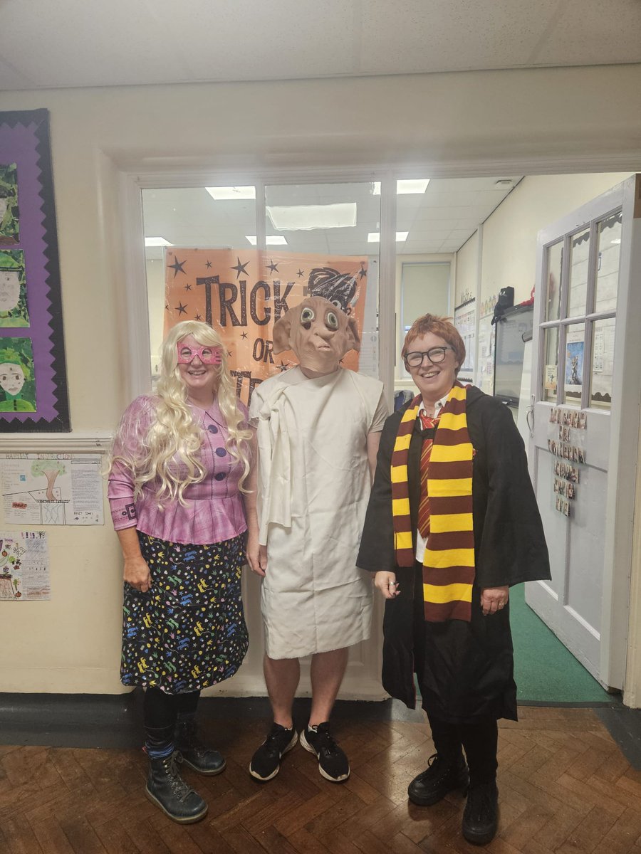 mopsyr's tweet photo. When you are rocking the Harry Potter vibe for Halloween in school.🎃👻  I'm thinking of keeping the wig. https://t.co/Nyhts5D9ON