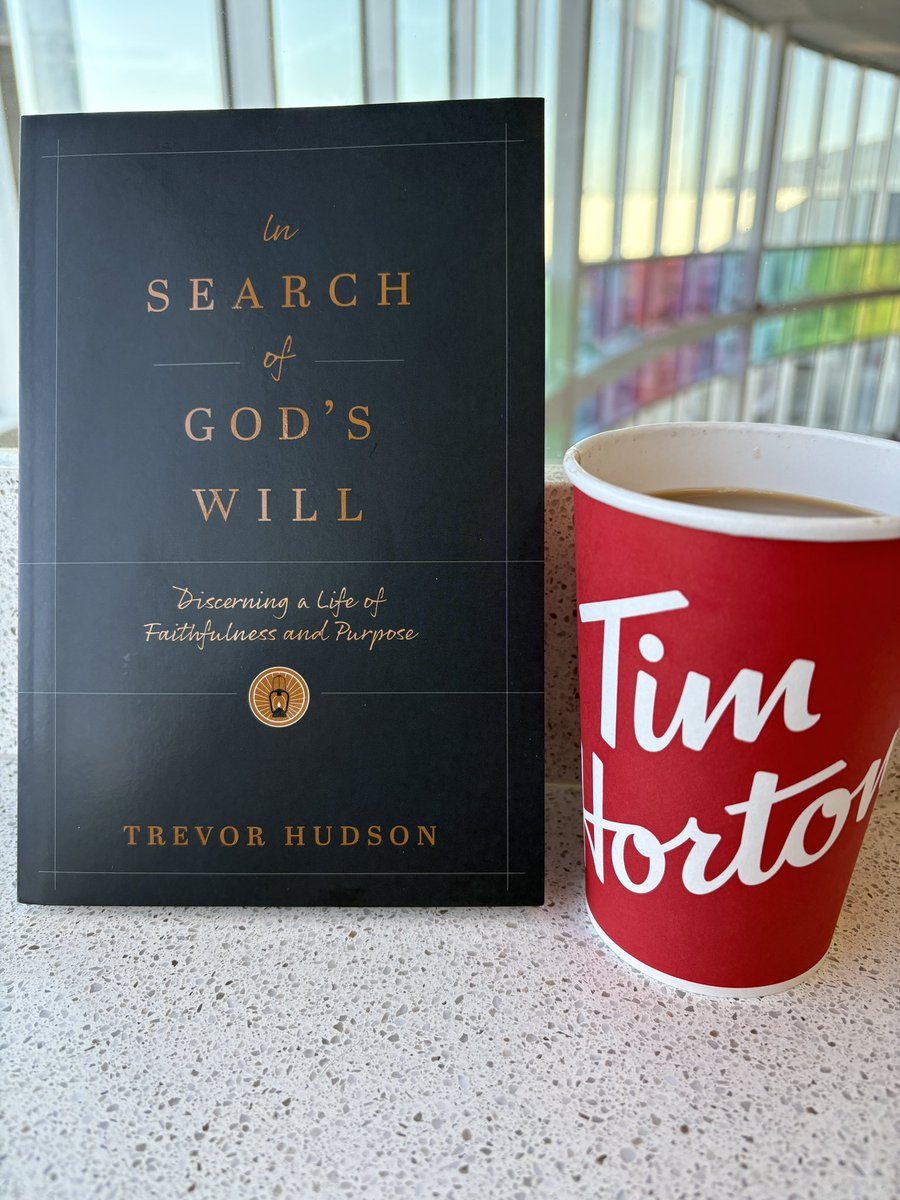carmendkampman's tweet photo. Thank you @trevor040451! Your book arrived just a few hours before I was to board a plane. It, along with my tea, are now my travelling companions.

With gratitude for you and the wisdom you have to offer seekers in search of God’s will. 

#navapress https://t.co/YuWJhejqvg