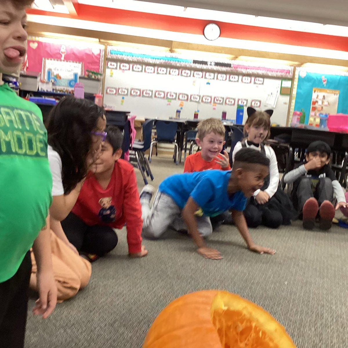 RockinRoom5's tweet photo. A lot of feelings were experienced when we opened our pumpkin up! #FallCelebration https://t.co/hRHze4f8jn