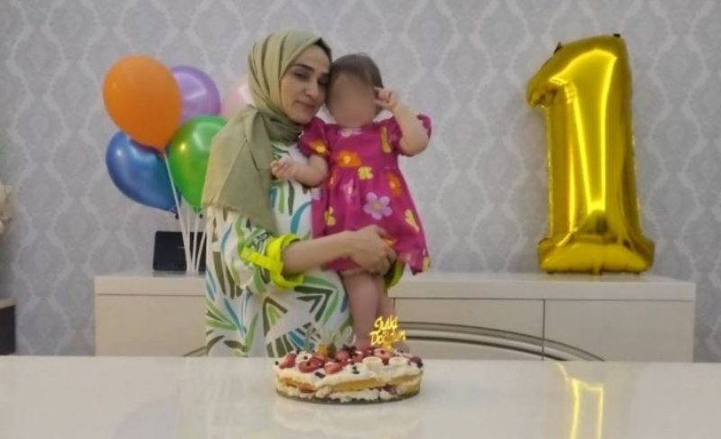 KHK’lı Emine Güçlüer, 14 aylık kızıyla birlikte bir aydır Edirne L Tipi Cezaevinde tutuklu. 

#KHKsızCumhuriyet

kronos37.news/edirne-khkli-o…