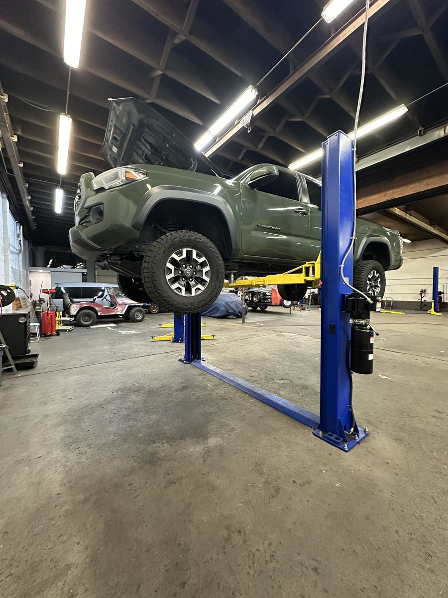 ferngully_23's tweet photo. 3 oil changes this year at 5,000mi apart!
#tacoma https://t.co/PxDgIBCeq1