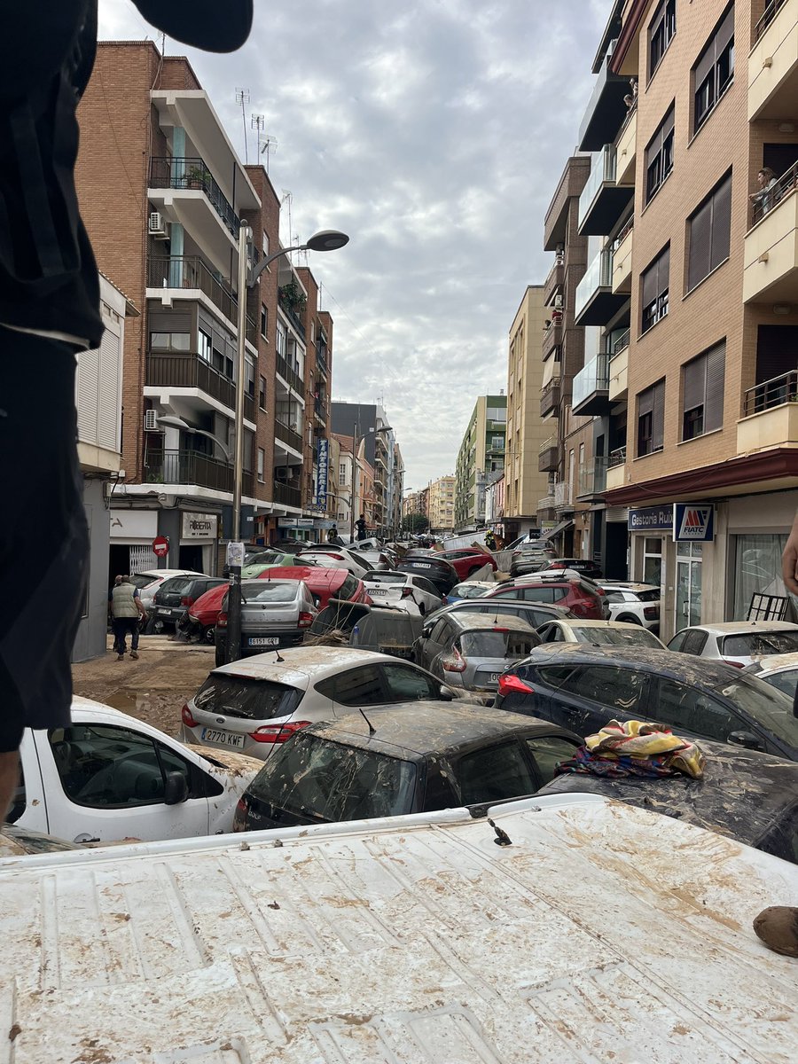 NandoDura's tweet photo. Acabe de vindre de Sedavi, hem aplegat ara al magatzem i jo q se, q no tinc paraules per a descriure el que he vist alli hui, estic totalment en shock i hem tingut q tornar per el saler perq la pista de Silla esta impracticable. Be, dema a seguir https://t.co/Dgg70xzb2g