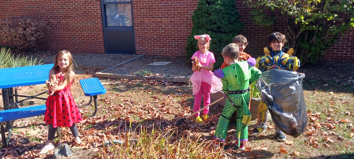 Helping our school... and a bit of LEAF🍁🍂 FUN too! #RESBelieves #ElevateStafford