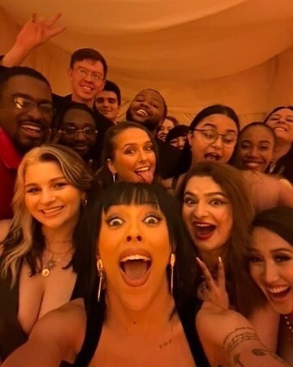 DojaHQs's tweet photo. .@DojaCat with fans at her Airbnb event this past Saturday. https://t.co/vqqAwCuPWf