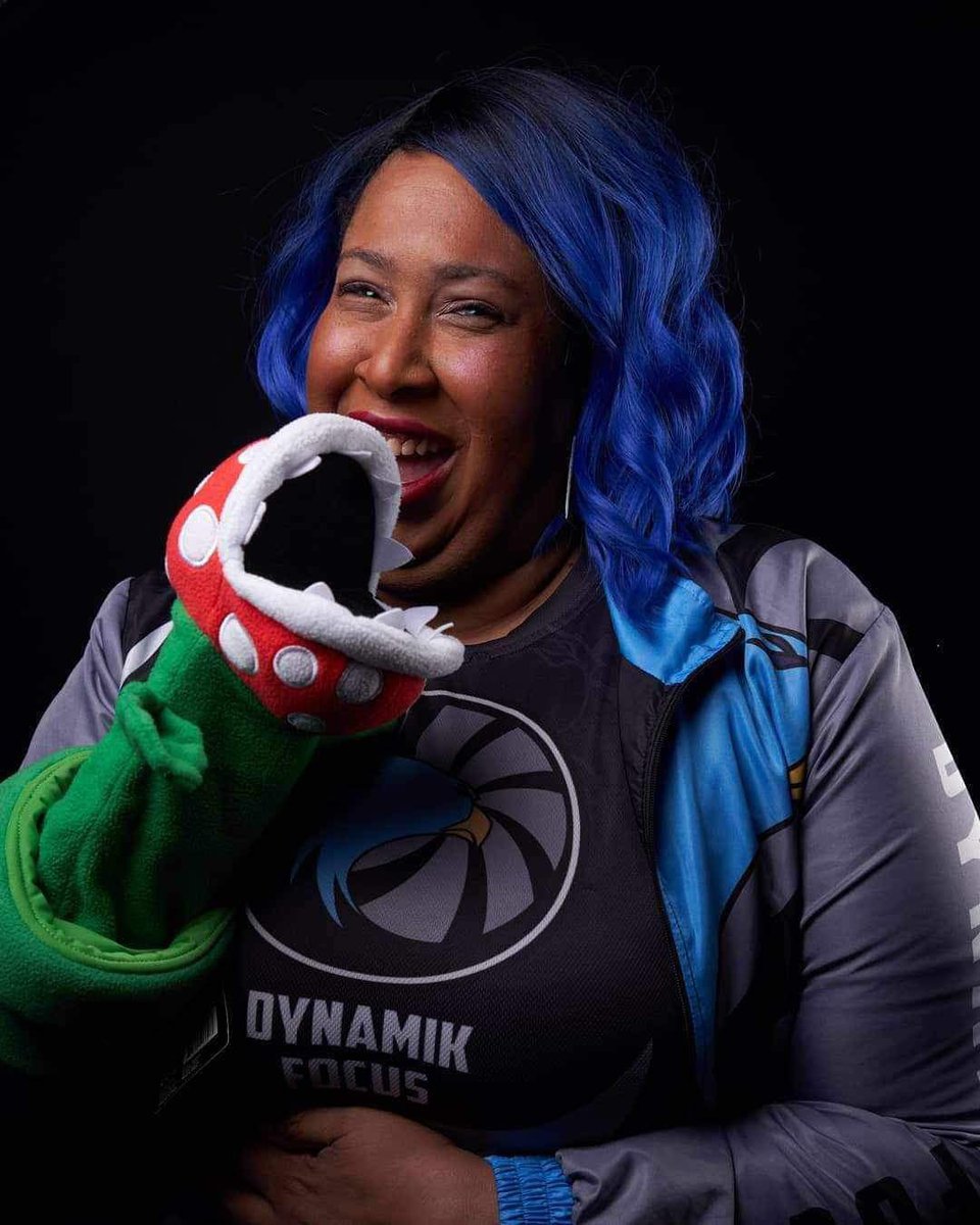 Team Dynamik Focus (@dynamikfocus) on Twitter photo This is the hardest post we have ever had to make…
Unfortunately, our leader, birdmom, mentor, and founder Aziza Brown ( <a href="/Zizidown/">Aziza (DF NNZ) 🔜 DreamhackAtl</a> ) passed away earlier this week. Aziza was a beacon of light for not just the NY FGC, but the FGC as a whole. Her nurturing and mentorship made DF This is the hardest post we have ever had to make…
Unfortunately, our leader, birdmom, mentor, and founder Aziza Brown ( <a href="/Zizidown/">Aziza (DF NNZ) 🔜 DreamhackAtl</a> ) passed away earlier this week. Aziza was a beacon of light for not just the NY FGC, but the FGC as a whole. Her nurturing and mentorship made DF