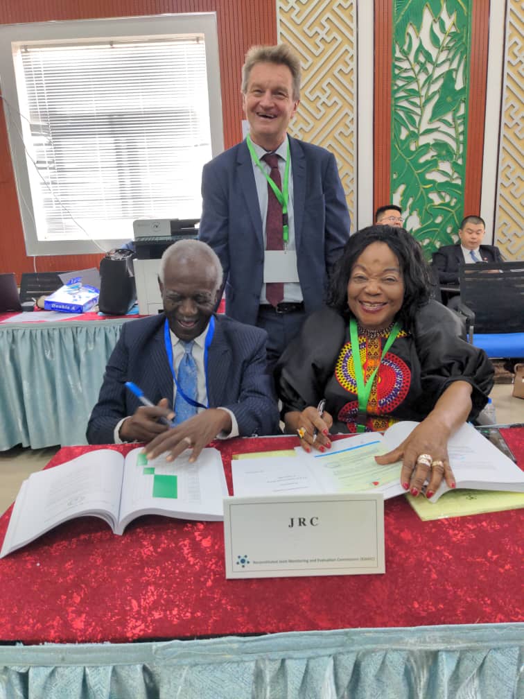 TimoOlkkonen's tweet photo. Congratulations! Hon. Justice Ogoola &amp; Hon. Justice Aluoch, Chair &amp; Deputy Chair of Judicial Reform Committee signing today JRC final recommendations how to reform #SouthSudan justice sector. Process partly supported by @EUinSouthSudan through @IGADsecretariat &amp; @MPF_heidelberg https://t.co/PBhbwpMMoi