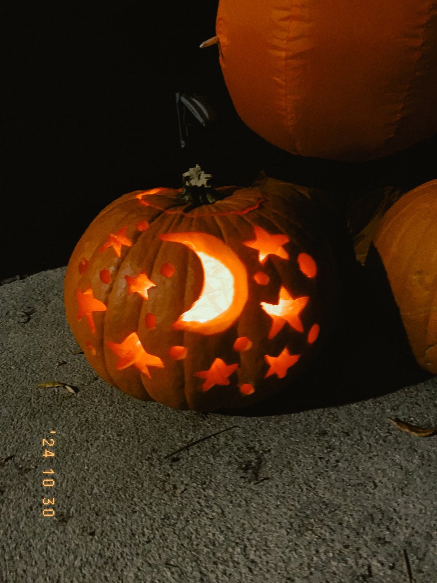 GregSchweitzer's tweet photo. HaPpY HaLlOwEeN!!! https://t.co/1kShBrhsxj