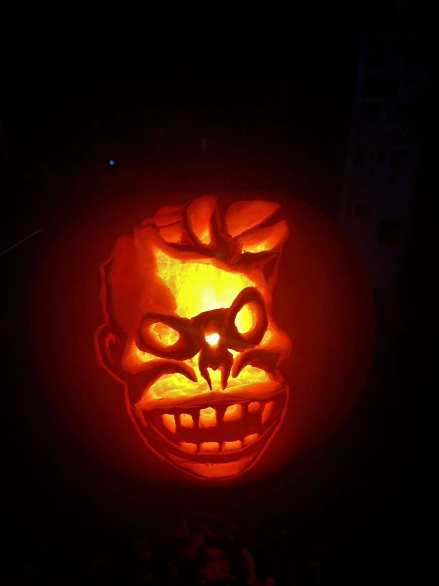 Happy Halloween! Did a pumpkin inspired by one of my fave games: https://t.co/8xiC70Q2R6