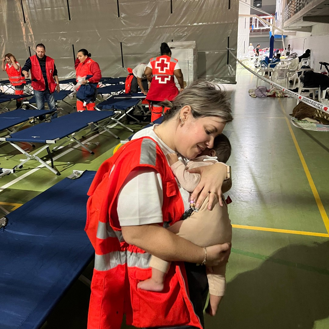 RedCross's tweet photo. Spain is facing its worst flooding in decades, with torrential rains causing rivers to overflow, blocking roads and destroying infrastructure. Dozens have lost their lives, and many more are still missing. @CruzRojaEsp is on the ground, providing shelter, food, and care for the most vulnerable, including the elderly. #Dana