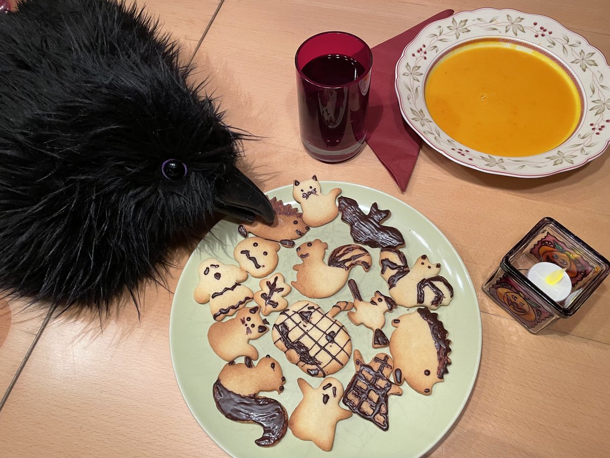 Happy Halloween!  Fenwick, the #InquisitiveRaven, wishes all of you a wonderful evening. 👻☠️🎃