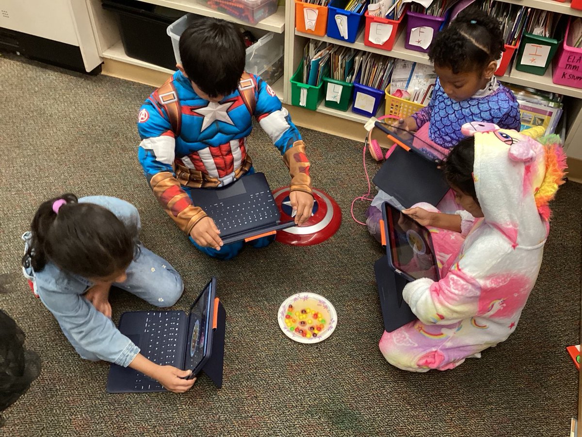 RockinRoom5's tweet photo. #FallCelebration science experiment was a success! https://t.co/T0eyo6W4Iq