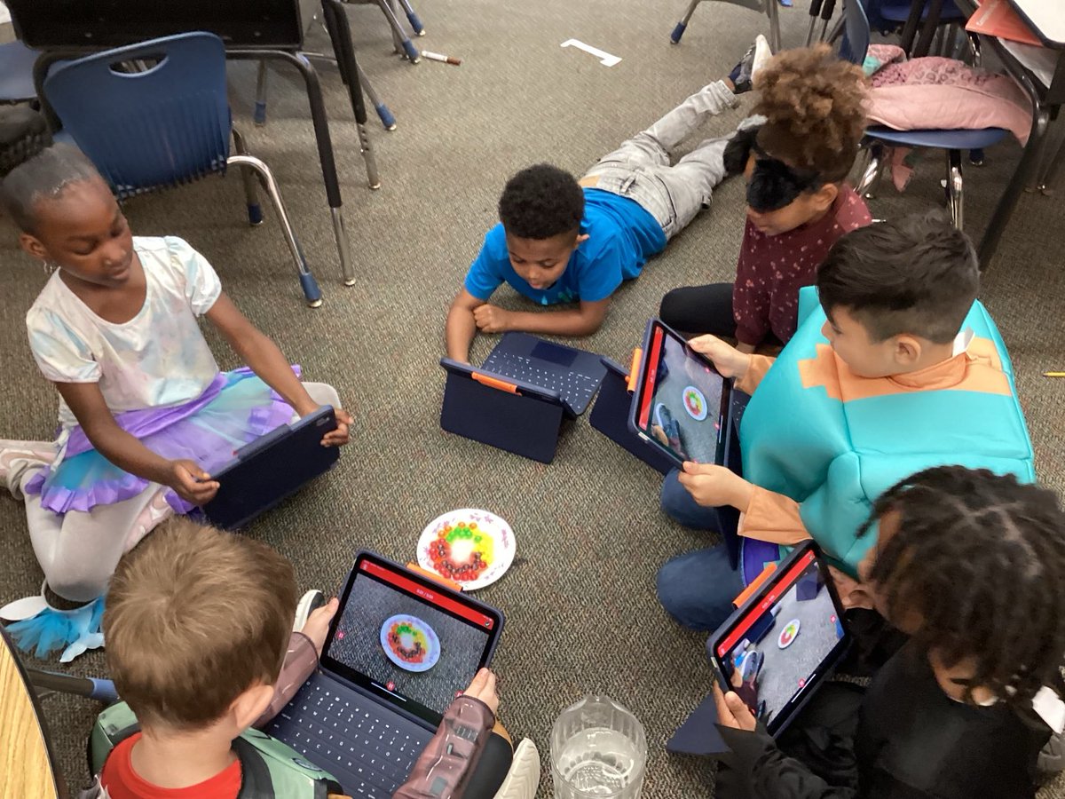 RockinRoom5's tweet photo. #FallCelebration science experiment was a success! https://t.co/T0eyo6W4Iq