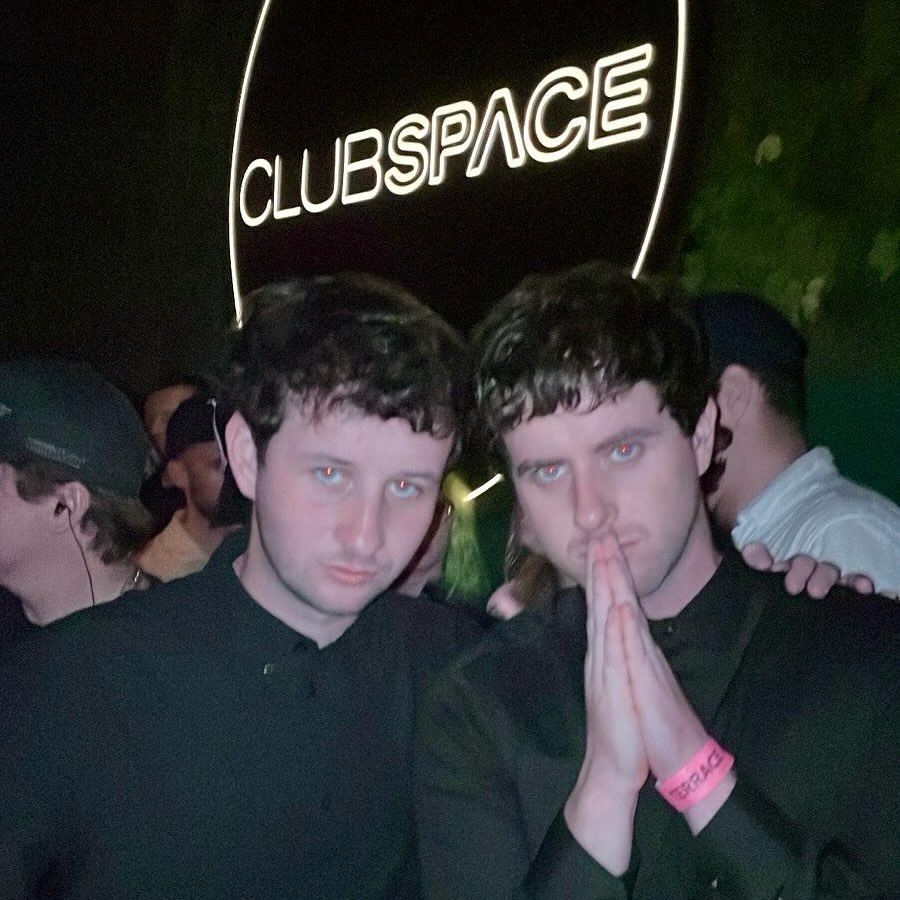 disfreq's tweet image. WHO WANTS TO RE LIVE OUR SPACE MIAMI SET???

This is the first and only video recorded set of us and it’s on the Space Miami terrace
😯 🖤

You can watch it on YouTube NOW 👊🏻