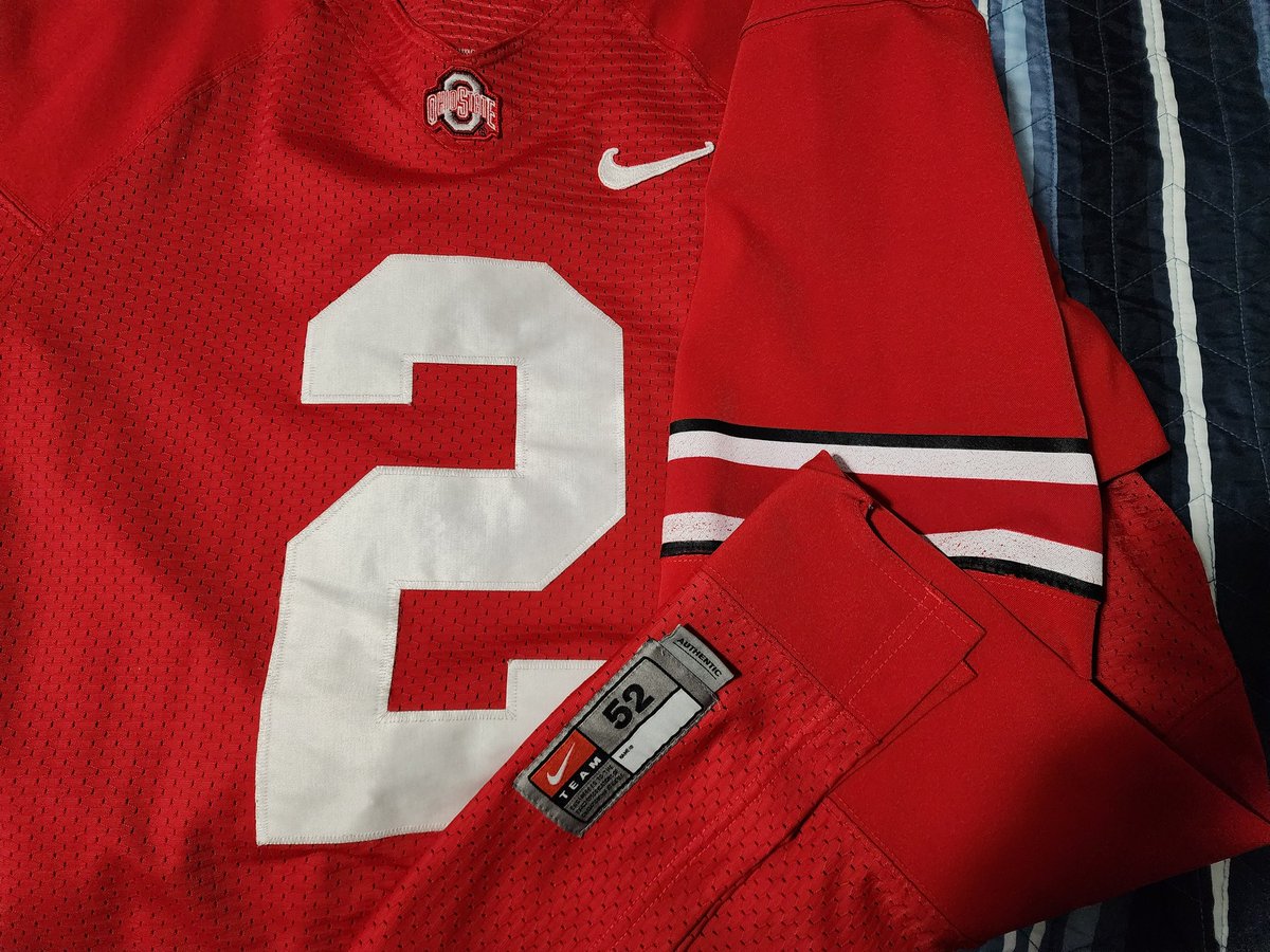 RiverRat_Jus10's tweet image. 3 Jerseys all around 20 years old.

OSU Jersey was bought in 2007
Oregon Jersey was bought in 2006
Jerry Rice 49ers Jersey late 90s.

They are all in great condition and each worn more than probably 100 times. 

@Fanatics just doesn&apos;t make this quality any longer. #ExplainIt