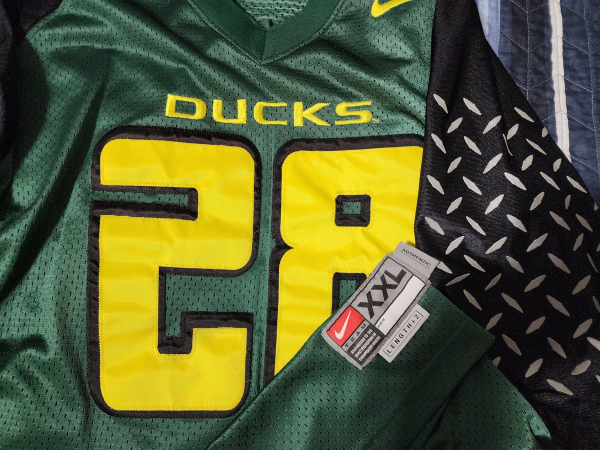 RiverRat_Jus10's tweet image. 3 Jerseys all around 20 years old.

OSU Jersey was bought in 2007
Oregon Jersey was bought in 2006
Jerry Rice 49ers Jersey late 90s.

They are all in great condition and each worn more than probably 100 times. 

@Fanatics just doesn&apos;t make this quality any longer. #ExplainIt