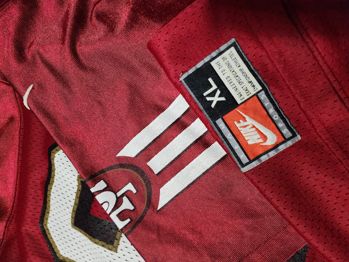 RiverRat_Jus10's tweet image. 3 Jerseys all around 20 years old.

OSU Jersey was bought in 2007
Oregon Jersey was bought in 2006
Jerry Rice 49ers Jersey late 90s.

They are all in great condition and each worn more than probably 100 times. 

@Fanatics just doesn&apos;t make this quality any longer. #ExplainIt