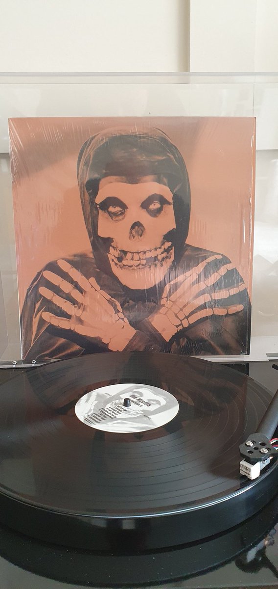 bigeuzi's tweet image. #nowspinning #Misfits #CollectionTwo #HorrorPunk #Halloween #vinylcollection