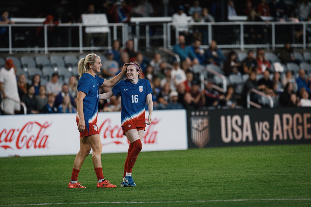KentraHagatra's tweet photo. Full quote from Emma Hayes on Cincy native Rose Lavelle from yesterday:

“I thoroughly enjoy coaching Rose - I not only enjoy her company, but I think she’s an extraordinary football player with an elite brain…” (1/5)

📸: @madcreat1ve for @AreaSportsNet 

#USWNT https://t.co/i8GStgkcHp
