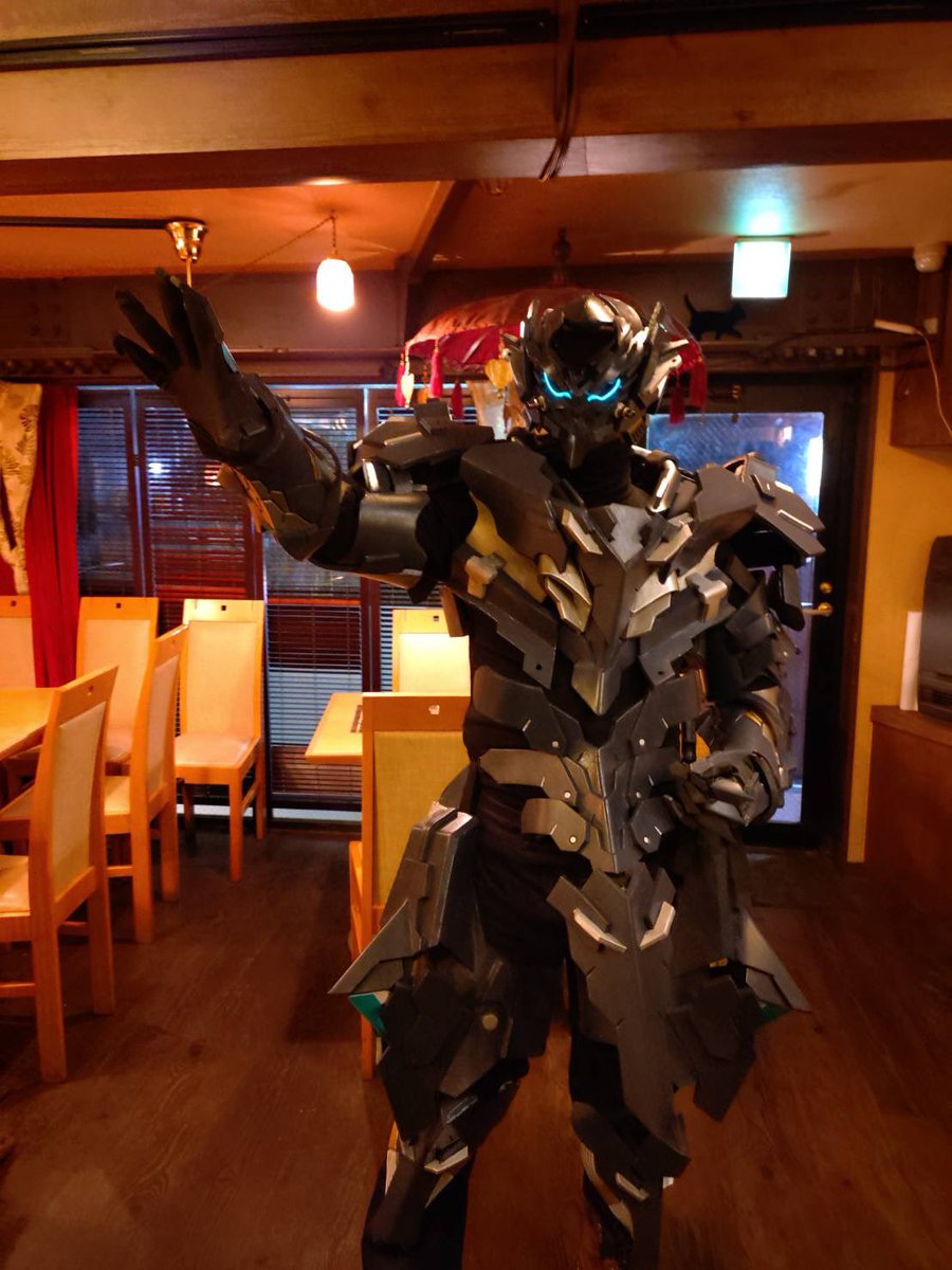 E_unknown_D4C's tweet photo. 仕事の関係でなかなか着れなかったですが…遂に！オリジナルアーマースーツ解禁しました！
スーツ制作:バァドゥ様@11Vadu
ゼノリスをイメージして作って頂きました…！
名前はまだ決めかねてます…
最高のスーツです！！！
躍動感ある写真はまた纏めて武器と共に宣伝致します…！
#AUDOirregulars https://t.co/eov7lPCyzg
