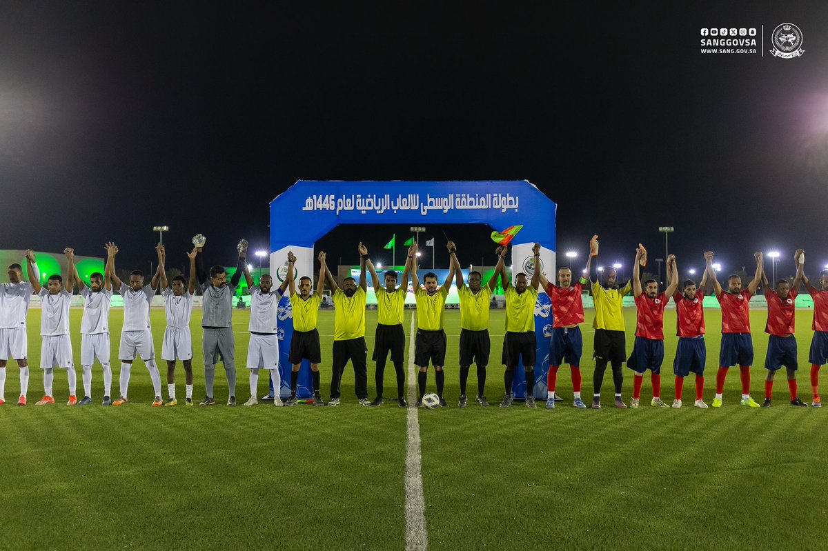 sanggovsa's tweet photo. قائد القطاع الأوسط بـ #وزارة_الحرس_الوطني اللواء الركن محمد العتيبي، يشهد ختام بطولة المنطقة الوسطى السابعة للشؤون الرياضية لعام 1446هـ، بمدينة شهداء الواجب الرياضية. https://t.co/8Kfd1Vianx