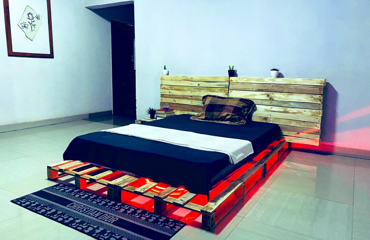 Why fall in love when you can just fall asleep?? 😊😊

Pallet Bed 
@ K1,500 only
📍Solwezi 

Oak and Pine
#oakandpine