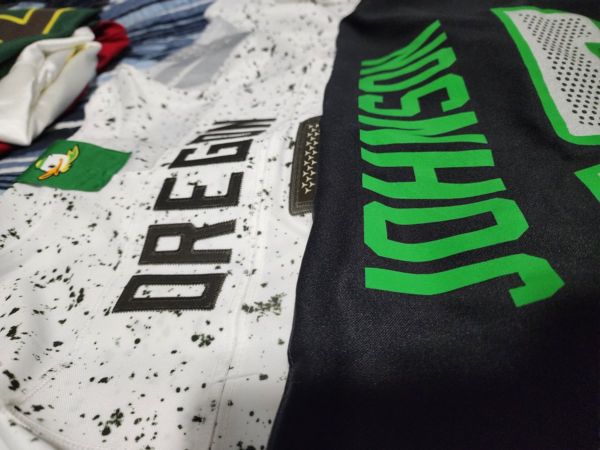 RiverRat_Jus10's tweet image. @Fanatics one more thing. These 2 jerseys bought 11 months apart and $10 in price difference. Explain the drop in quality. #ExplainIt