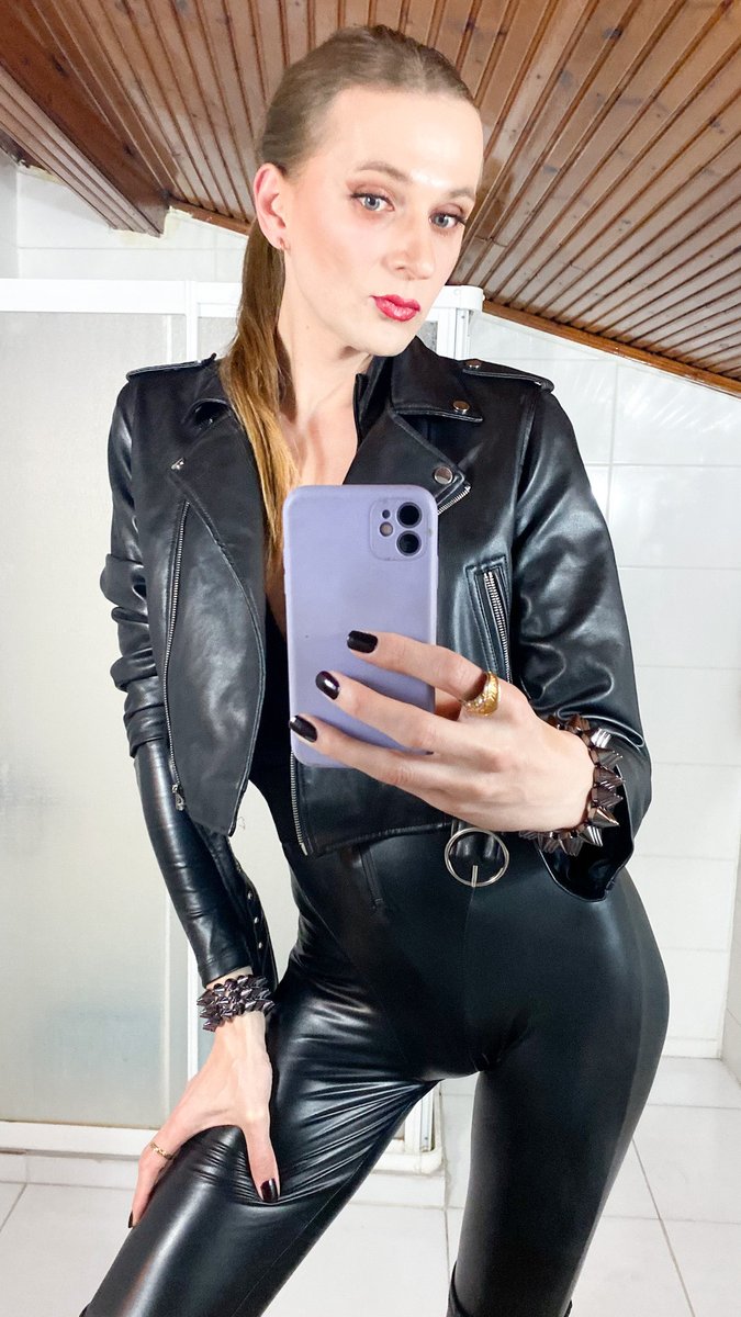 anna_mayd's tweet photo. Happy Halloween, my dears! This year I am a bikergirl! So hot!! 🔥 Isn’t it? #halloween #fetishmodel #leatherlook https://t.co/acUKcsBmCT