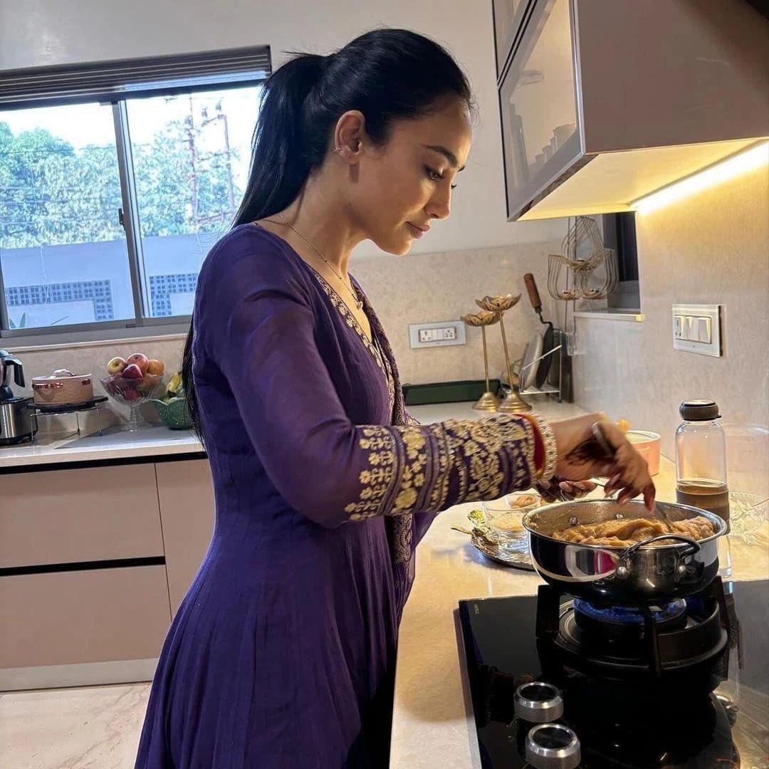 indiaforums's tweet photo. Here's a glimpse of Surbhi Jyoti's First Rasoi😍❤️
.
.
.
#surbhijyoti #firstrasoi #IF #indiaforums https://t.co/5Big2St6Dp