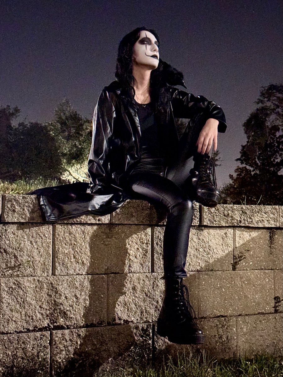 “It can’t rain all the time.” 

Happy Halloween!! 🖤🐦‍⬛
#thecrow #ericdravencosplay