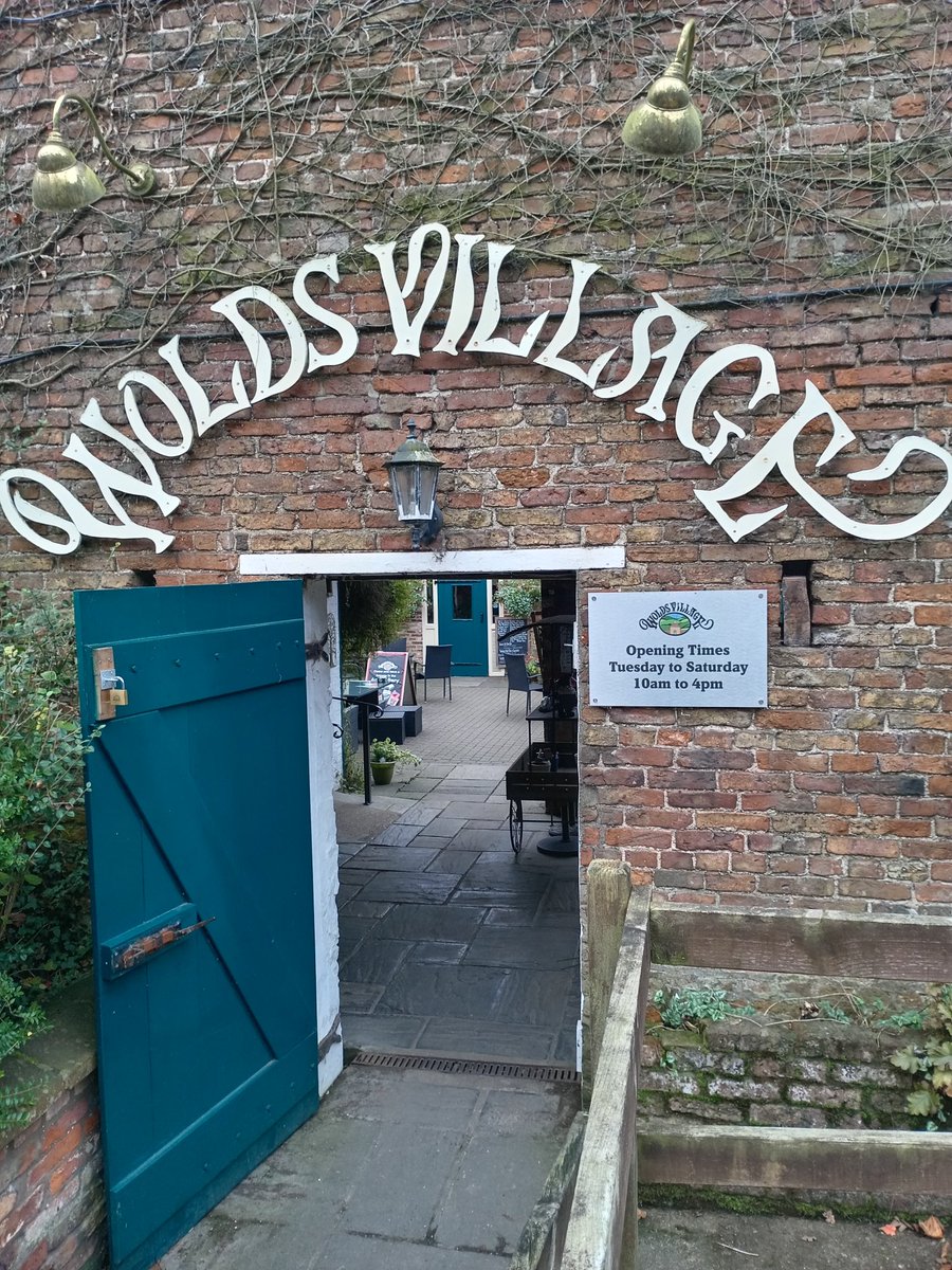 avidgardener72's tweet photo. A lovely day out driving for @GooleGoFar on our Hook Villagers #mysterytrip exploring the beautiful Yorkshire Wolds thanks to the hospitality from @RobertEFuller  Gallery Thixendale &amp; @woldsvillage Bainton #supportingourcommunity https://t.co/CatONnGFI8