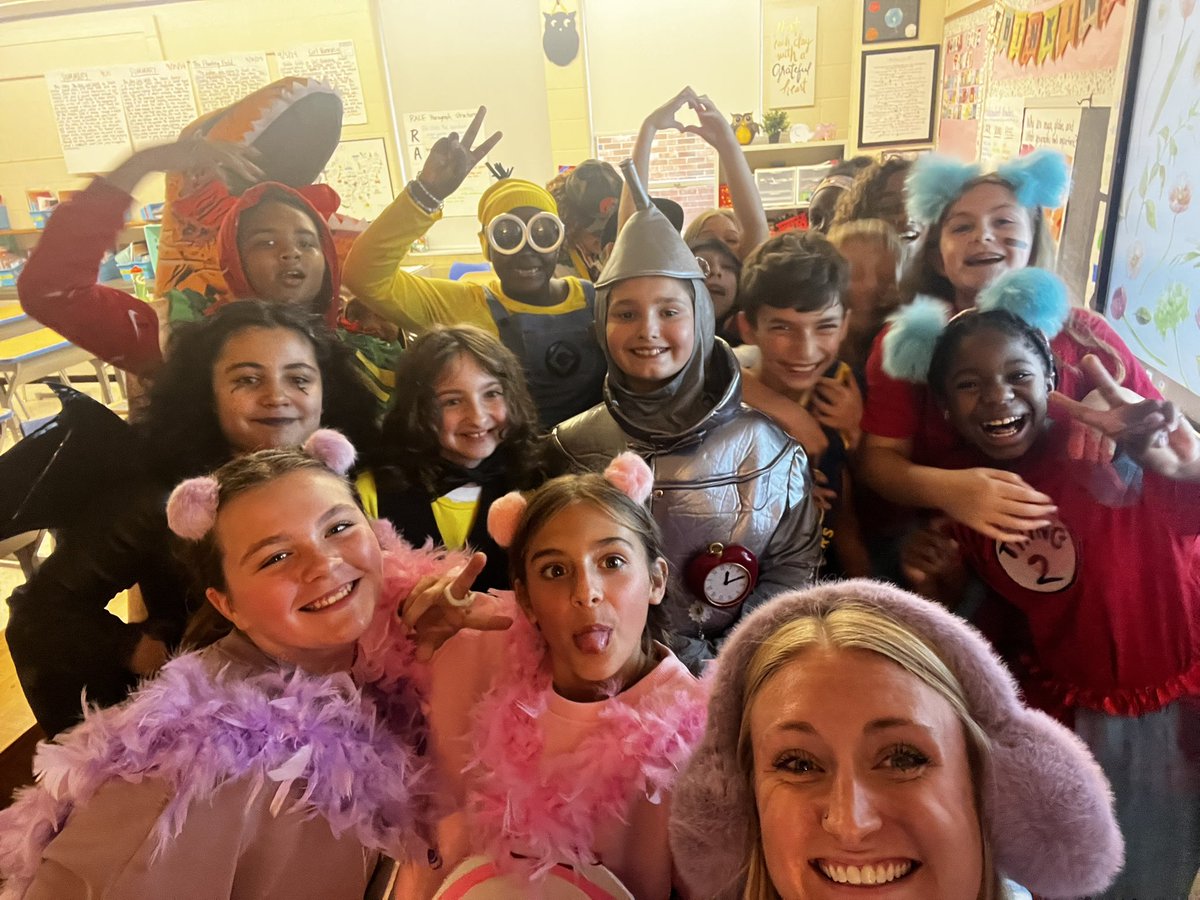There’s no energy like Halloween energy! <a href="/WESOwls/">WES Owls</a> #ItsWorthIt