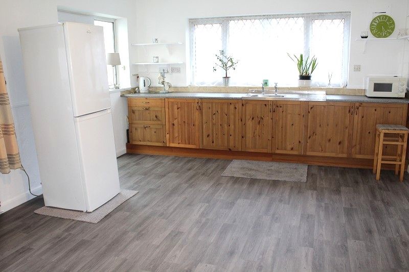 GreenAndMay's tweet image. This delightful detached bungalow on King Street is now available for sale with no upward chain!

#Pinxton NG16 6NL
£180,000
Full details and photographs 📷: greenandmay.co.uk/property/?ref=…
Call 01773 832888 to view this property