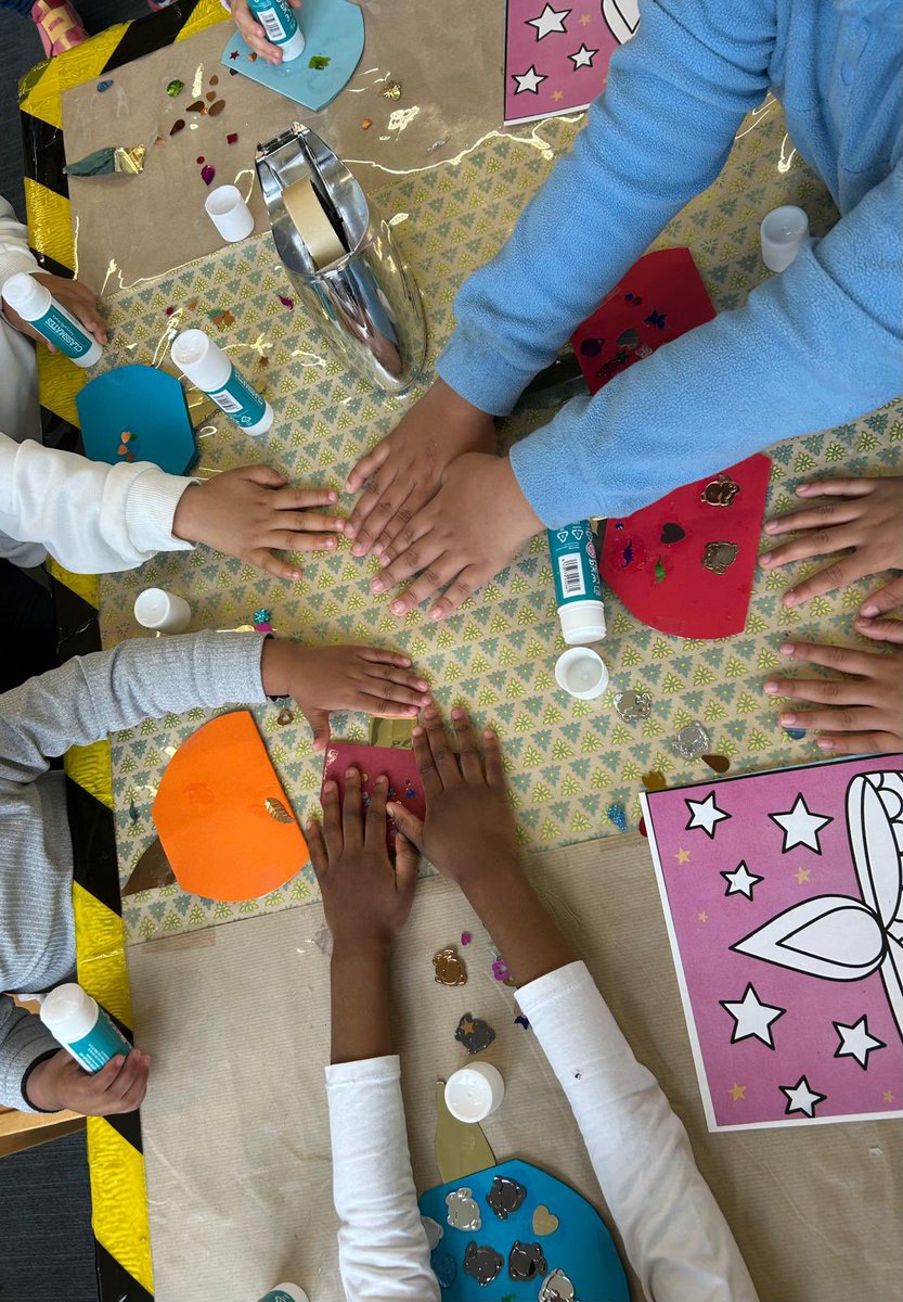 GreenwichLibs's tweet image. Some lovely #Diwali celebrations today at #SladeLibrary’s #CraftClub! We used lots of sparkly materials to celebrate the festival and made some cool decorations! @Royal_Greenwich @Better_UK