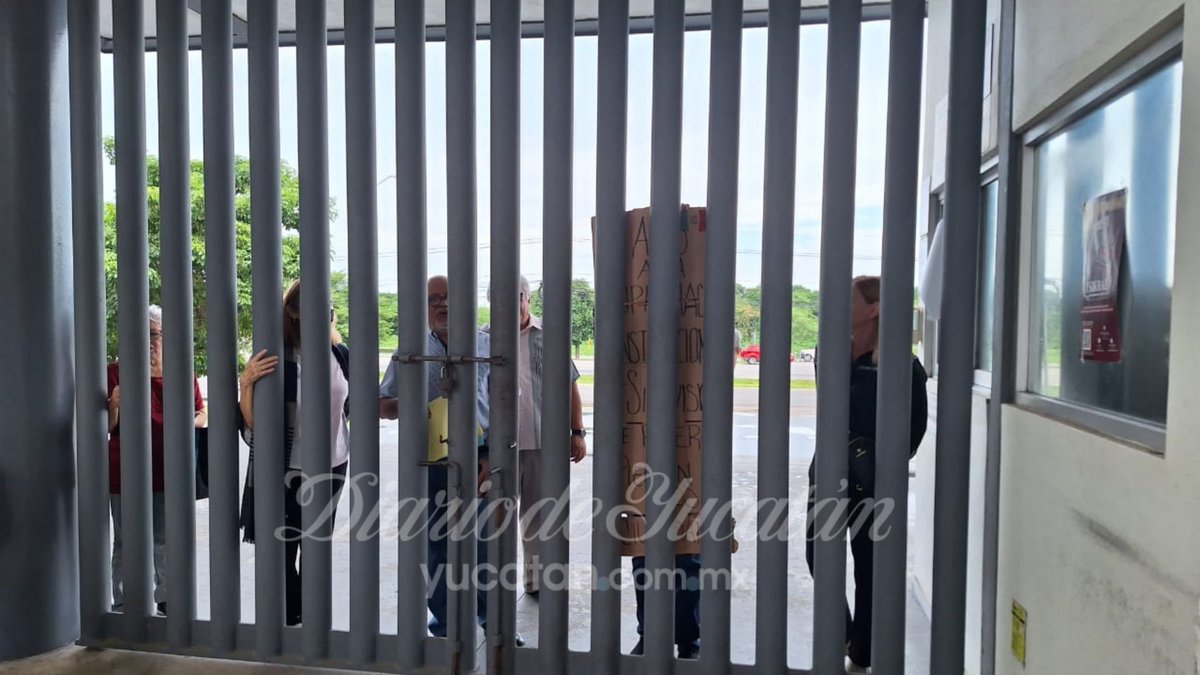 Congreso de Yucatán bloquea a activistas contra la reforma de supremacía constitucional yucatan.com.mx/merida/2024/10…