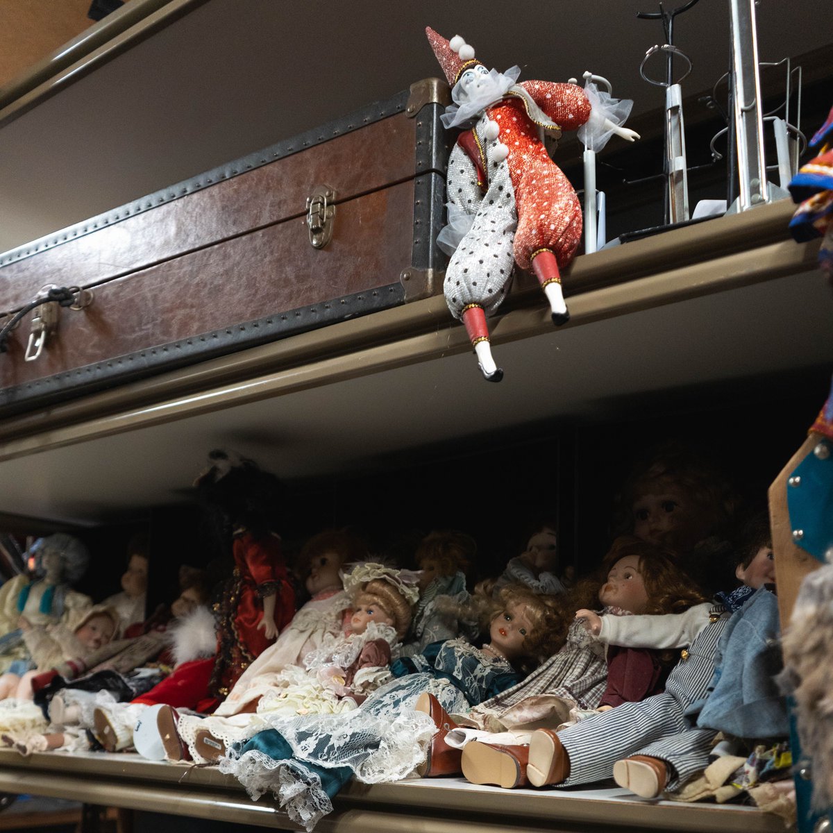 UniStudiosLot's tweet photo. Unleash the horror with frightening #props! From #creepydolls to #bloody body parts, Universal Prop Department has everything you need to create a #scary setting. Bring spine-tingling #props to your next production! πππ₯π»
#UniProps #PropRental #setdecoration https://t.co/Ls2hyEYFAZ
