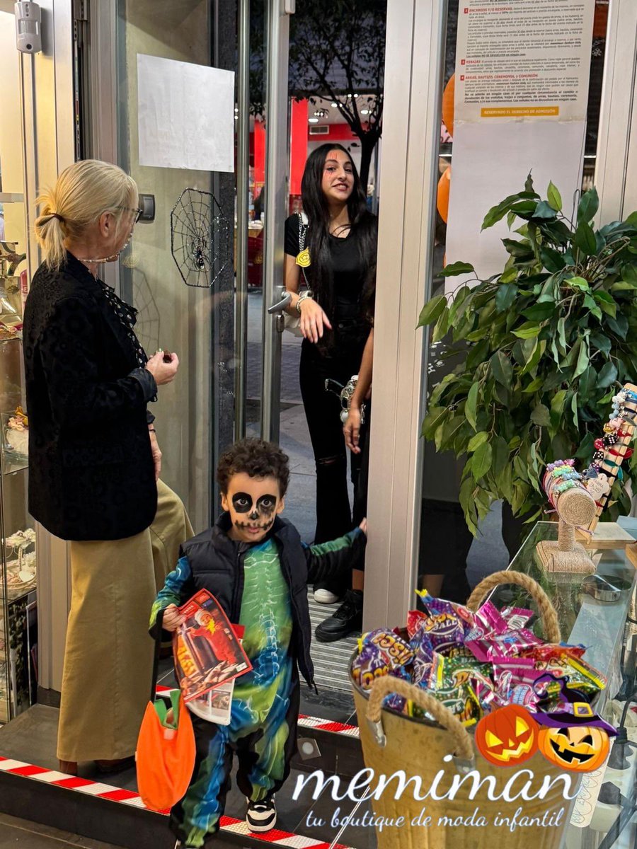 memiman_'s tweet photo. ¿Truco o trato? 🎃🎃🎃 En @memiman_ tu boutique de moda infantil en #Alcorcón #Halloween  #niños #halloween2024 https://t.co/I6lO0KaD79