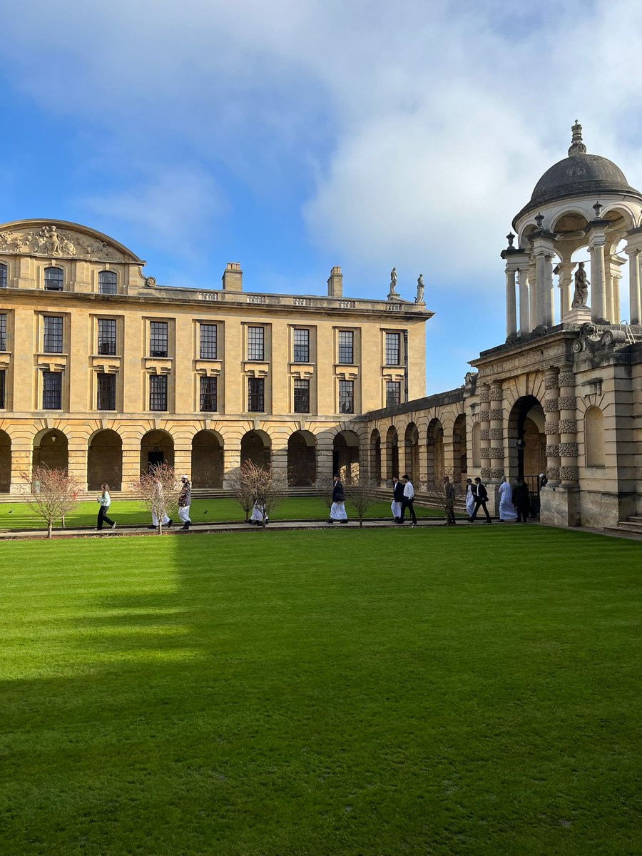 tauheedulboys's tweet image. Year 12 students had an insightful day at @queenscollegeox at @uniofoxford, learning about the University. They took part in an interactive academic taster session and a Q&amp;amp;A session with the Islamic society to learn about how they can practice their faith.
#TB6 #Excellence