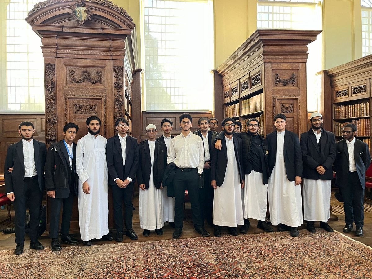tauheedulboys's tweet image. Year 12 students had an insightful day at @queenscollegeox at @uniofoxford, learning about the University. They took part in an interactive academic taster session and a Q&amp;amp;A session with the Islamic society to learn about how they can practice their faith.
#TB6 #Excellence