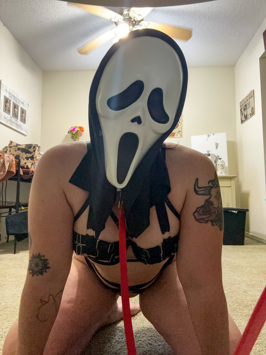 bl00dy_brat's tweet photo. Long &amp; spicy video dropping tonight for Halloween! No tricks, just treats 😉👻

https://t.co/KAJY5heSPd

#nsfw #nsfw_acc #onlyfans #nsfw_twt #masturbation #gothicgirls #horny #mask #kink #halloween #onlyfans https://t.co/jImiZwggtw