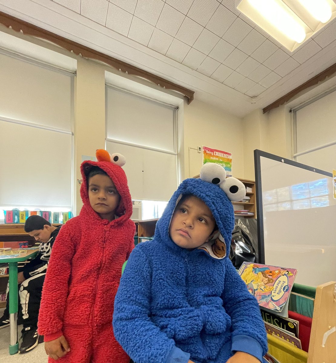 msobrienhgs's tweet photo. Happy Halloween from SINC 113! We had the best time at the Halloween Parade being cheered on our families and friends🎃 #proud2bnhpgcp @NHPGCP @teamhillside https://t.co/7xlWTlrL9s