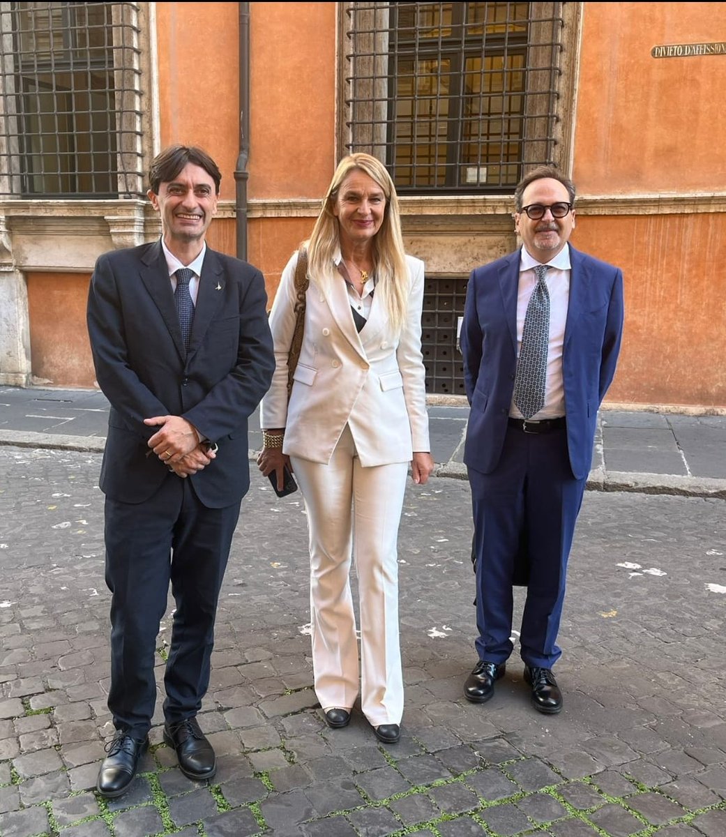 ManfrediPotenti's tweet photo. IL #SINDACO DI #MASSA AVV. #Francesco #Persiani, È STATO OGGI IN #VISITA AL #SENATO !!!
Il comitato di ricevimento della #Lega non poteva che essere composto dai Senatori #ManfrediPotenti e #StefaniaPucciarelli, i più "vicini" alla città !!
https://t.co/mKv86ILNAM https://t.co/IMVubrIHgv