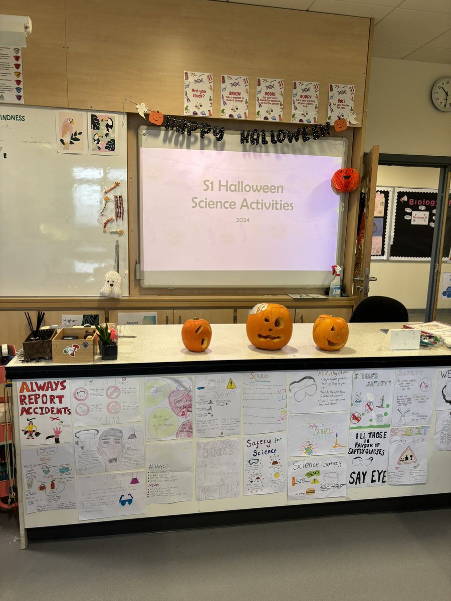 WilliamwoodHS's tweet image. Celebrating Halloween in Science with foaming pumpkins 🎃 &amp;amp; making slime #WWHSSCIENCE 👻
