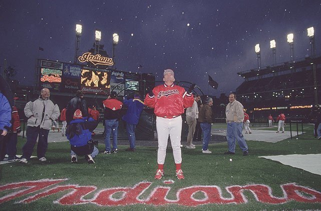 BBGreatMoments's tweet photo. Indians Manager Mike Hargrove watching the snow fall before game 4 of the 1997 World Series. https://t.co/CswPzWUYmx