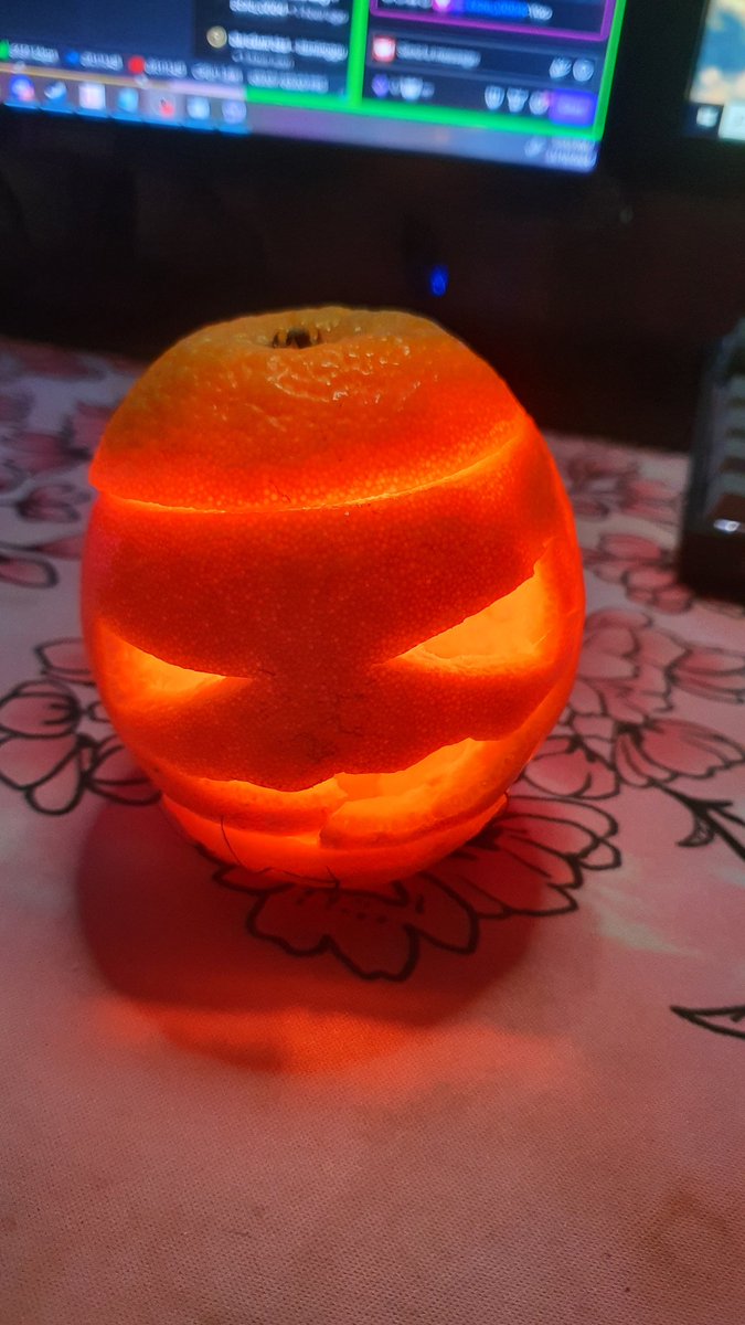 itsminggu's tweet photo. Celebrating Halloween by carving &amp; performing surgery on our miniture 'Jack O Lantern'. 🎃 https://t.co/ji8a0gbIyt