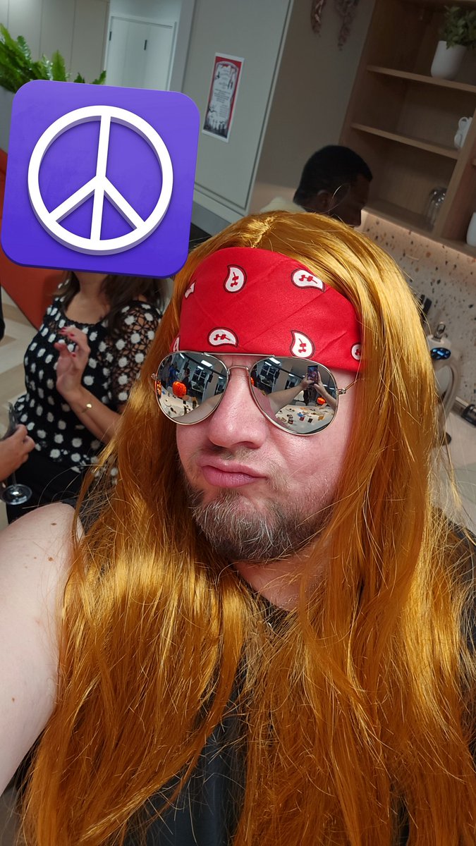 Surrey Strut tweet media