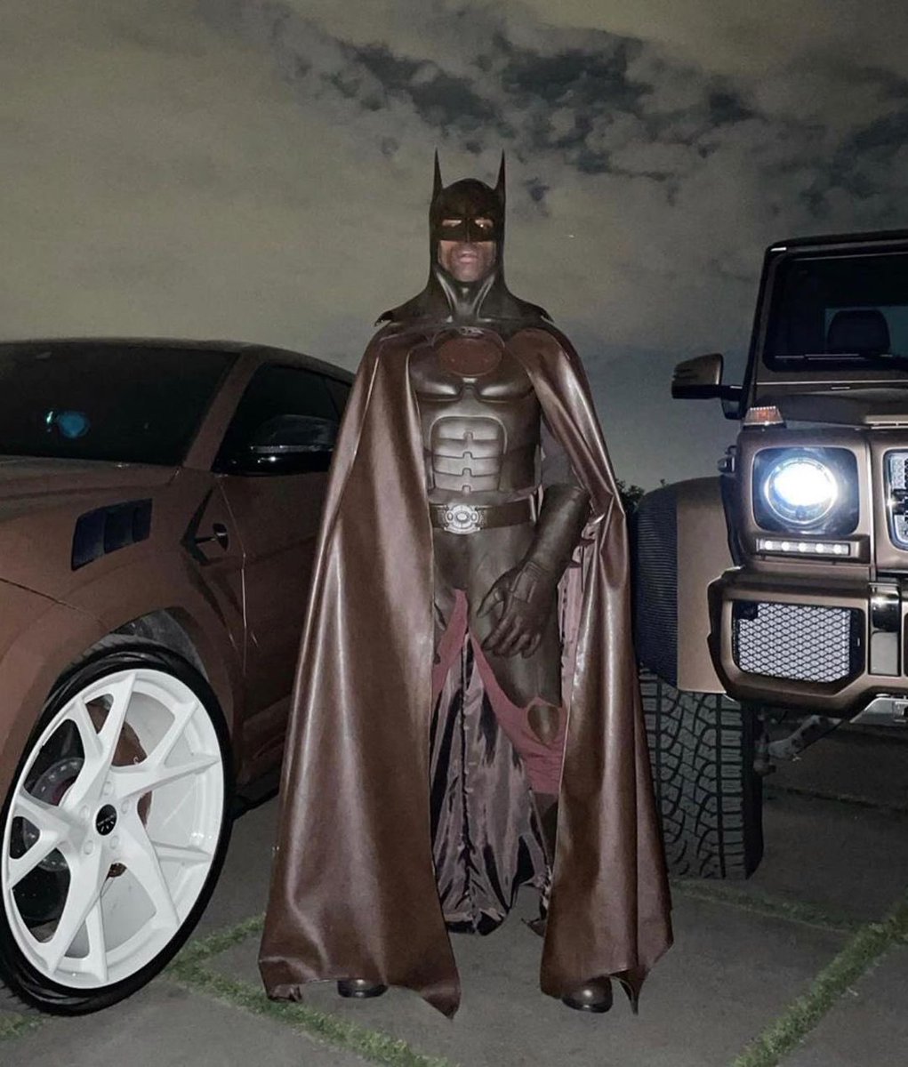 Ovrnundr's tweet photo. Travis Scott dressed as Batman for Halloween https://t.co/S9MsdjaNg3